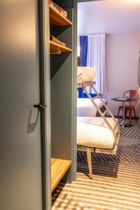 Hotels Ibis Styles St Etienne - Gare Chateaucreux : Chambre Standard avec Lit Double et Lits Jumeaux