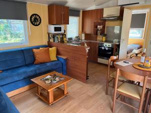 Campings Joli Mobil-Home de Vacances, Ideal pour les familles : photos des chambres