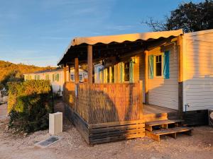 Campings Joli Mobil-Home de Vacances, Ideal pour les familles : photos des chambres