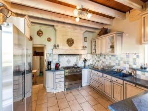 Maisons de vacances Attractive castle in Cezac with private pool : photos des chambres