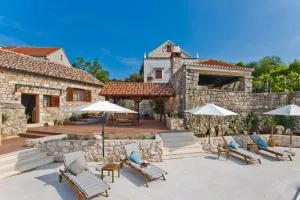 Villa Kate -with private pool and BBQ - Brusje