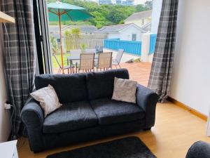 Polzeath beach and shops just steps away !