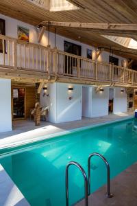 Maisons de vacances Grand chalet convivial avec sa piscine interieure : photos des chambres