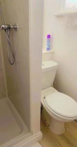 Entire Two Double Bedrooms Flat N4