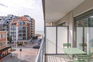 obrázek - Fresh and trendy, completely renovated flat with front terrace and side view of the dunes and the sea