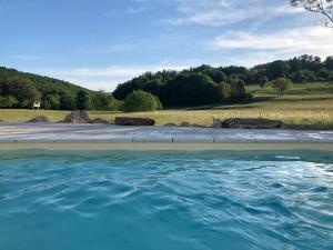 Havre de paix dans le Jura Alsacien avec piscine privée externe de mai à  septembre