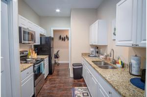 Fabulous Newly Renovated 2Br1Ba Near Downtown