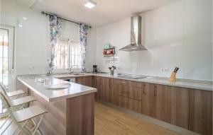 4 Bedroom Beautiful Home In Arenas