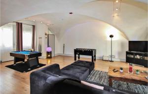 Maisons de vacances Amazing Home In Villeneuve De Berg With Kitchen : photos des chambres