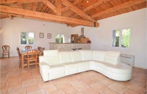 Maisons de vacances Stunning Home In Bordezac With 3 Bedrooms, Wifi And Private Swimming Pool : photos des chambres