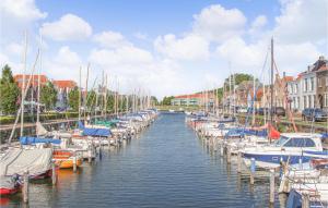 Nice Home In Brouwershaven With Wifi