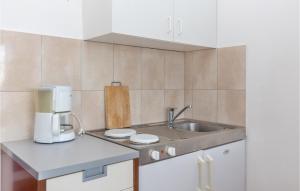 Lovely Apartment In Jadranovo With Wifi