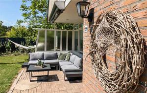 2 Bedroom Lovely Home In Scherpenisse