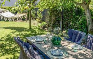 2 Bedroom Lovely Home In Scherpenisse