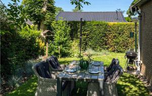 2 Bedroom Lovely Home In Scherpenisse