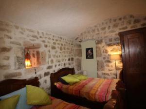 Maisons de vacances Gite Marlhes, 3 pieces, 4 personnes - FR-1-496-55 : photos des chambres