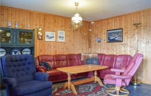 2 Bedroom Cozy Apartment In Sævelandsvik