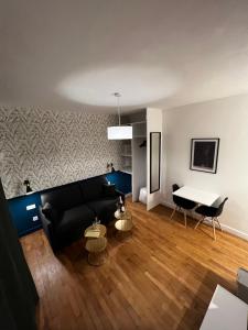 IDÉALEMENT SITUÉ "LE STUDIO" Les Locations ISAHORA sont aussi à 2 pas du Château dEu, des Falaises du Tréport, de MERS les Bains et aux portes de la BAIE DE SOMME