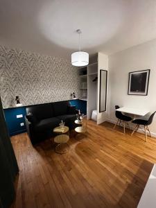 IDÉALEMENT SITUÉ "LE STUDIO" Les Locations ISAHORA sont aussi à 2 pas du Château dEu, des Falaises du Tréport, de MERS les Bains et aux portes de la BAIE DE SOMME