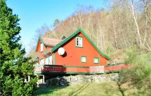 4 Bedroom Beautiful Home In Lyngdal - Fjellskår