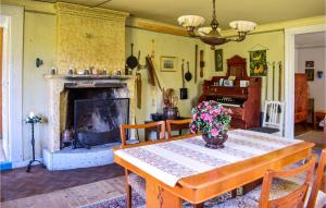 2 Bedroom Nice Home In Stubbemåla