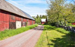 2 Bedroom Nice Home In Stubbemåla