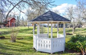 1 Bedroom Gorgeous Home In Fårbo