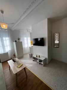 LA VERRIÈRE. Les Locations ISAHORA cest aussi plusieurs appart de Standing à 2 pas du Château dEu, des Falaises du Tréport, de MERS les Bains et aux portes de la BAIE DE SOMME