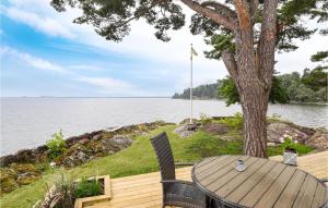 3 Bedroom Beautiful Home In Lidköping