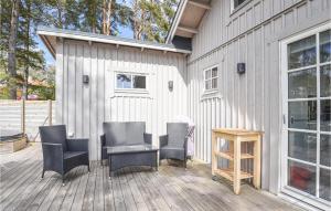 3 Bedroom Beautiful Home In Lidköping