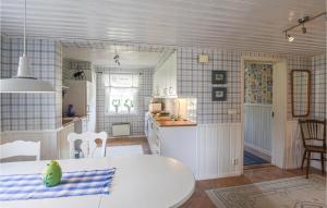 Beautiful Home In Undenäs