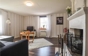 Beautiful Home In Undenäs