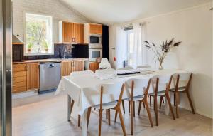 Cozy Home In Skärhamn With Wifi