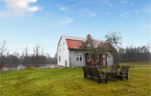 4 Bedroom Gorgeous Home In Kalv