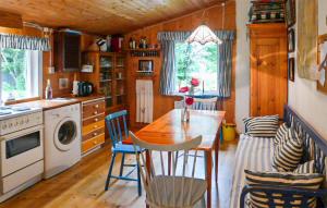 Cozy Home In Dals-Rostock With Kitchen