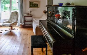 Cozy Home In Dals-Rostock With Kitchen