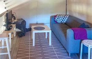 Cozy Home In Sysslebäck With Kitchen