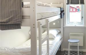 Cozy Home In Sysslebäck With Kitchen