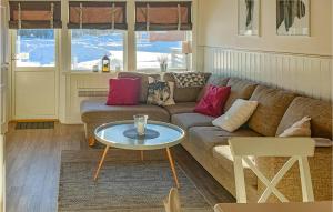 Cozy Home In Sysslebäck With Kitchen