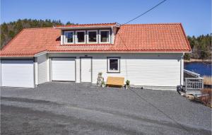 Beautiful Apartment In Risør With Wifi