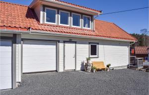 Beautiful Apartment In Risør With Wifi