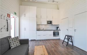 1 Bedroom Nice Home In Kosta