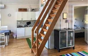 3 Bedroom Stunning Home In Lekeryd