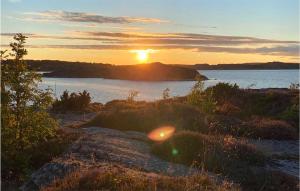 Amazing Home In Klövedal With Kitchen