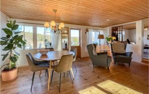 Cozy Home In Sexdrega With Sauna