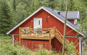 2 Bedroom Cozy Apartment In Årjäng