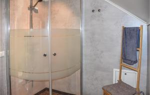 2 Bedroom Cozy Apartment In Årjäng