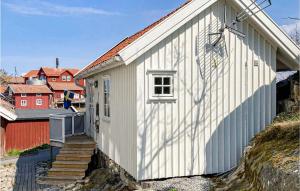 Stunning Home In Käringön