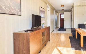 1 Bedroom Cozy Apartment In Finnerödja