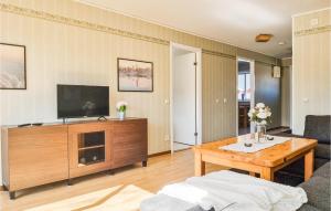 1 Bedroom Cozy Apartment In Finnerödja